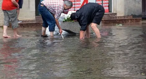 Ловеч изплува след пороя, отменят бедственото положение