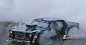 Дрифт с препятствия за пръв път в България на тунинг феста в Русе