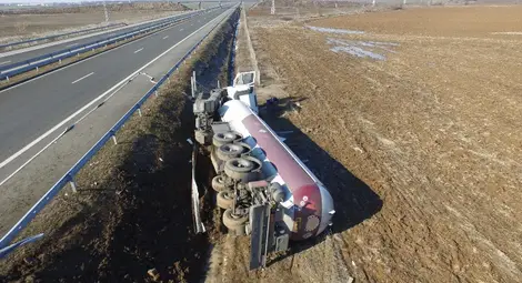 Възстановено е движението край Стара Загора, обърнатата цистерна е вдигната