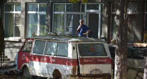 Мургави съседи предават за скрап мрежа от оградата на старчески дом