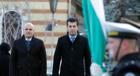 Министър-председателят Кирил Петков посрещна премиера на Република Северна Македония Димитър Ковачевски на официална церемония в София