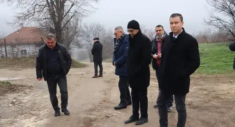 Средна кула недоволства срещу липса на асфалт и кал по улиците