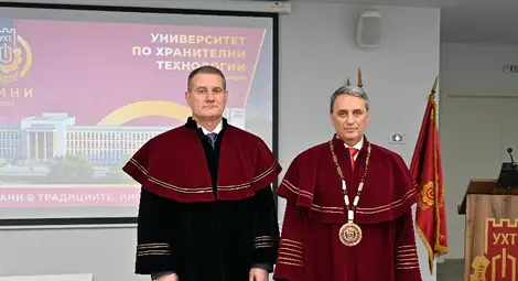Иван Папазов,изпълнителен директор на VP Brands International и Пламен Моллов, ректор на УХТ 