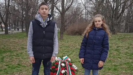 За Левски в сърцата ни!