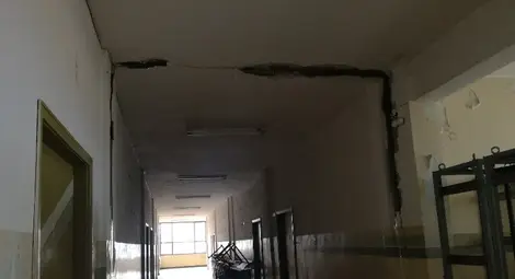 Наводнена е школата на физика Теодосий Теодосиев в Казанлък /галерия/