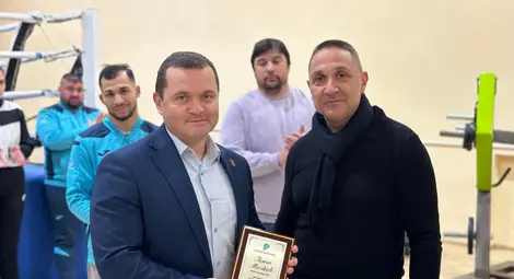 Кметът на Русе Пенчо Милков посрещна 8-кратния европейски шампион по бокс Радослав Росенов