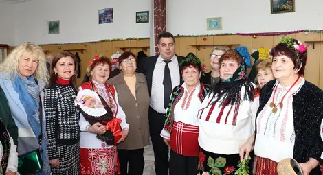 Областният поздрави жените  на честването в град Мартен