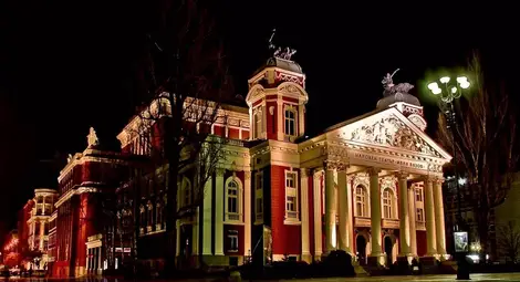 Народният театър събира звезди от миналото си на коледна среща