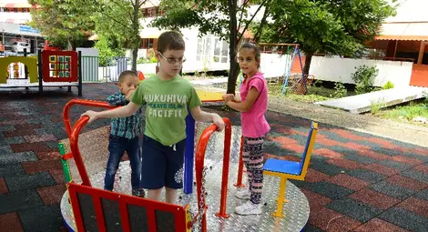 &bdquo;Ас-Строй&ldquo; дари детска  площадка на детски дом