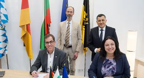 Русенският университет подписа споразумение за сътрудничество с Техническия университет в Регенсбург Русенският университет подписа споразумение за сътрудничество с Техническия университет в Регенсбург