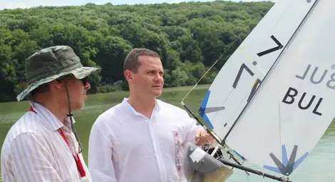 Златните медали от Държавното първенство по радиоуправляеми ветроходни яхти - клас S в Русе отплаваха към Габрово и Варна /галерия/