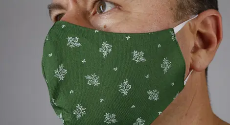 Българска фирма започна производство на водонепромокаеми маски за лице