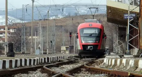 БДЖ пуска допълнителни влакове за студентския празник
