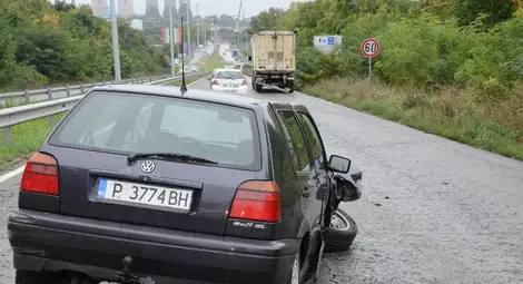 ТИР и лека кола катастрофираха на пътя Русе-Силистра ТИР и лека кола катастрофираха на пътя Русе-Силистра