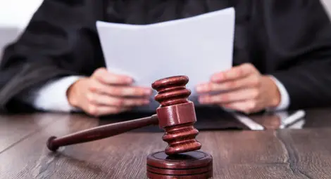 18-годишен автокрадец се поболял в ареста