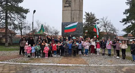 Ценово чества 3 март пред паметника на казака Матей Ценово чества 3 март пред паметника на казака Матей