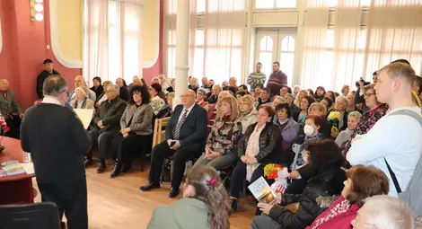 Тодорина Гърдева събра знакови за Русе и България личности от ХХ век в своя "Неизмислен свят"