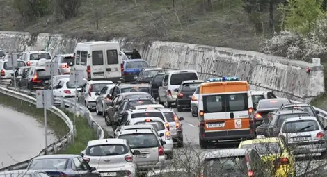 Напрегната е ситуацията по входовете на София
