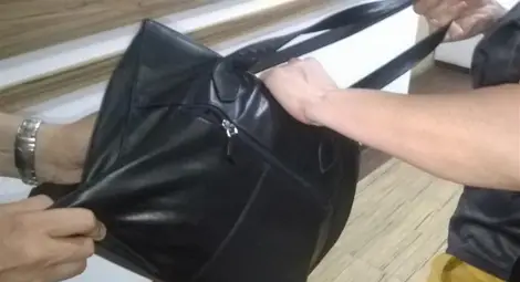 Възрастна жена брутално ограбена в асансьор