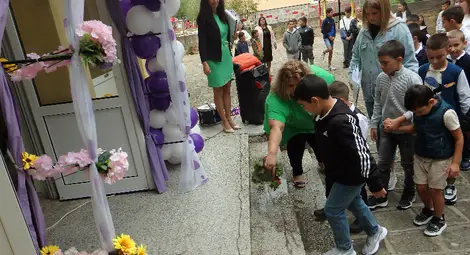 Първият школски звънец удари за 21 първолаци в община Ценово