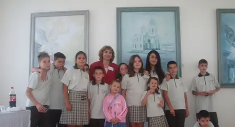  Г-жа Светлана Харизанова с ученици от първия випуск на ПЧСУ &bdquo;Леонардо да Винчи&ldquo;,  учебната 2005/2006 г.