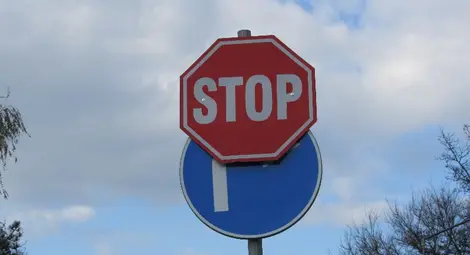 Шофьори крият знаци, за да избегнат задължителен завой