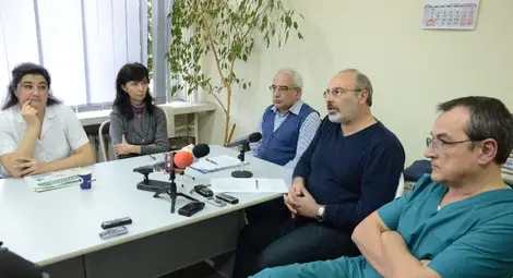 Джипитата затварят кабинетите  и излизат на протест