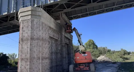 Започна подмяната на стоманобетонните пътни панели в 320-метров участък в посока Румъния на Дунав мост при Русе Започна подмяната на стоманобетонните пътни панели в 320-метров участък в посока Румъния на Дунав мост при Русе