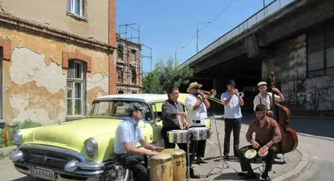 TUMBAITO и Калин Вельов записаха нов летен хит специално за фестивала "Бургас и Морето"