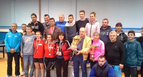 Работници мериха сили в тенис на маса