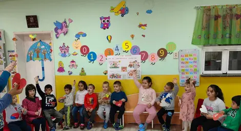 Деца и пенсионери от Ценово заедно отбелязаха Деня на християнското семейство /галерия/