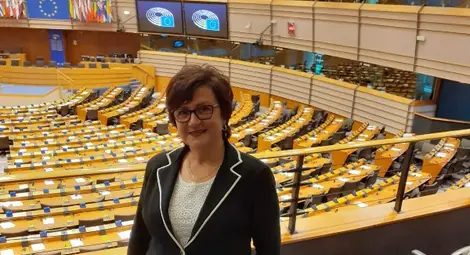 Между политиката и застраховането Деана Тонева разкрива душата си в картини