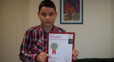 Трима различни творци си дават изненадваща среща в галерията