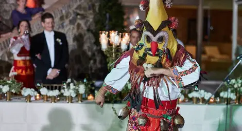 Танцьорите от &bdquo;Кукери&ldquo; канят русенци на пъстър имен ден