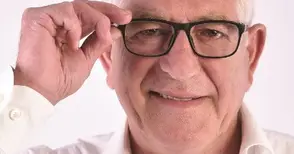 Защо синият Боби Михайлов иска червения Джони Велинов за кум? Разказ от първо лице