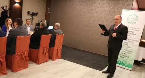 В Русе се състоя празнична вечеря ифтар, на която домакин беше районният мюфтия Юджел Хайредин В Русе се състоя празнична вечеря ифтар, на която домакин беше районният мюфтия Юджел Хайредин