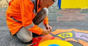 Цветни стикери за интерактивни игри радват децата на три места в Русе