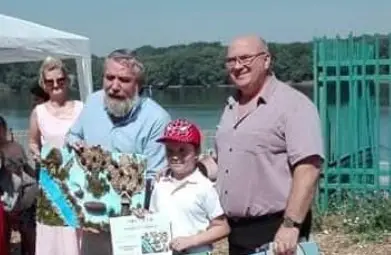 Малки творци майсториха бижута с мидени черупки