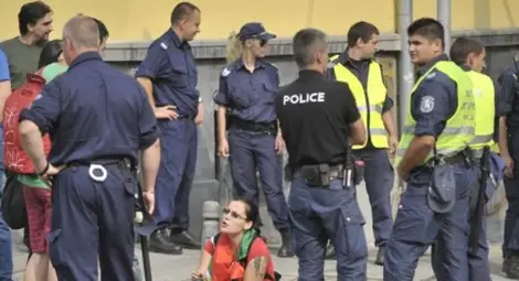 Екшън в Мездра: Кибритлия плаши студенти да ги стреля с пушка! Екшън в Мездра: Кибритлия плаши студенти да ги стреля с пушка!