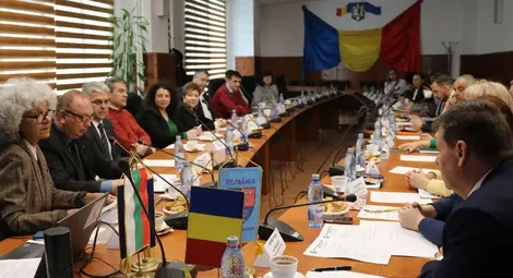 Оранжерийното производство на екологични зеленчуци ще бъде на фокус в утрешното заседание на Съвместната българо-румънска земеделска работна група Оранжерийното производство на екологични зеленчуци ще бъде на фокус в утрешното заседание на Съвместната българо-румънска земеделска работна група