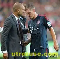 Байерн загуби първи точки за сезона