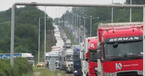 Втори буферен паркинг ще топи опашките на Дунав мост