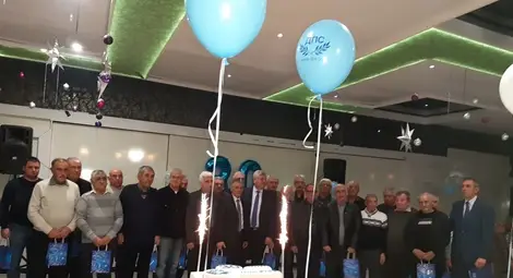 ДПС отбеляза юбилея с коктейл и искряща торта.                                                        Снимка: &bdquo;Утро&ldquo;