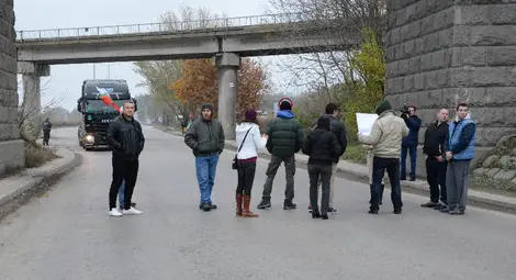 Протест край Дунав мост се изроди в агресия срещу медии Протест край Дунав мост се изроди в агресия срещу медии