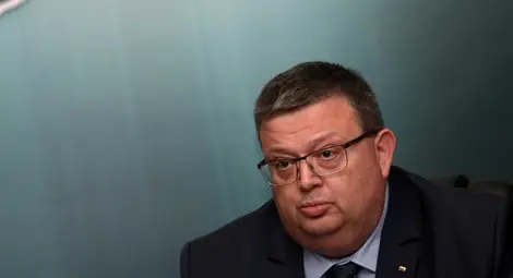 Цацаров: Работи се по всички версии за изчезналия Адриан