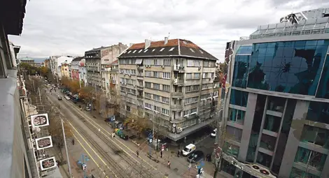 Изоставен пакет обърка движението на тролеи в София