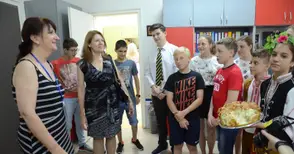 С хляб и сол посрещнаха гости от Петербург в Европейското