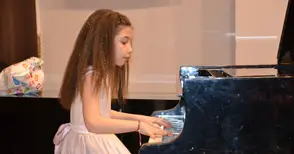 10-годишната Тереза свири в прочутата „Карнеги хол“