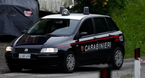 Ромска царица: Със замък, хотели в Италия, 400 луксозни коли