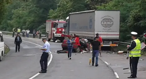 Още разчистват пътя след жестоката катастрофа с 4 убити